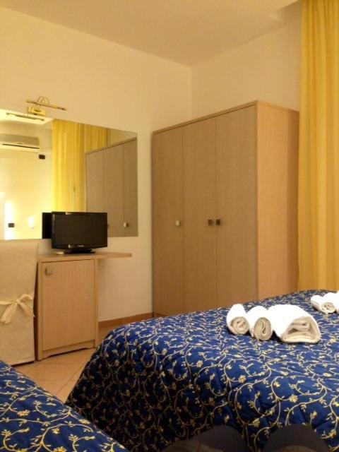 Hotel Mediterraneo Pesaro Phòng bức ảnh