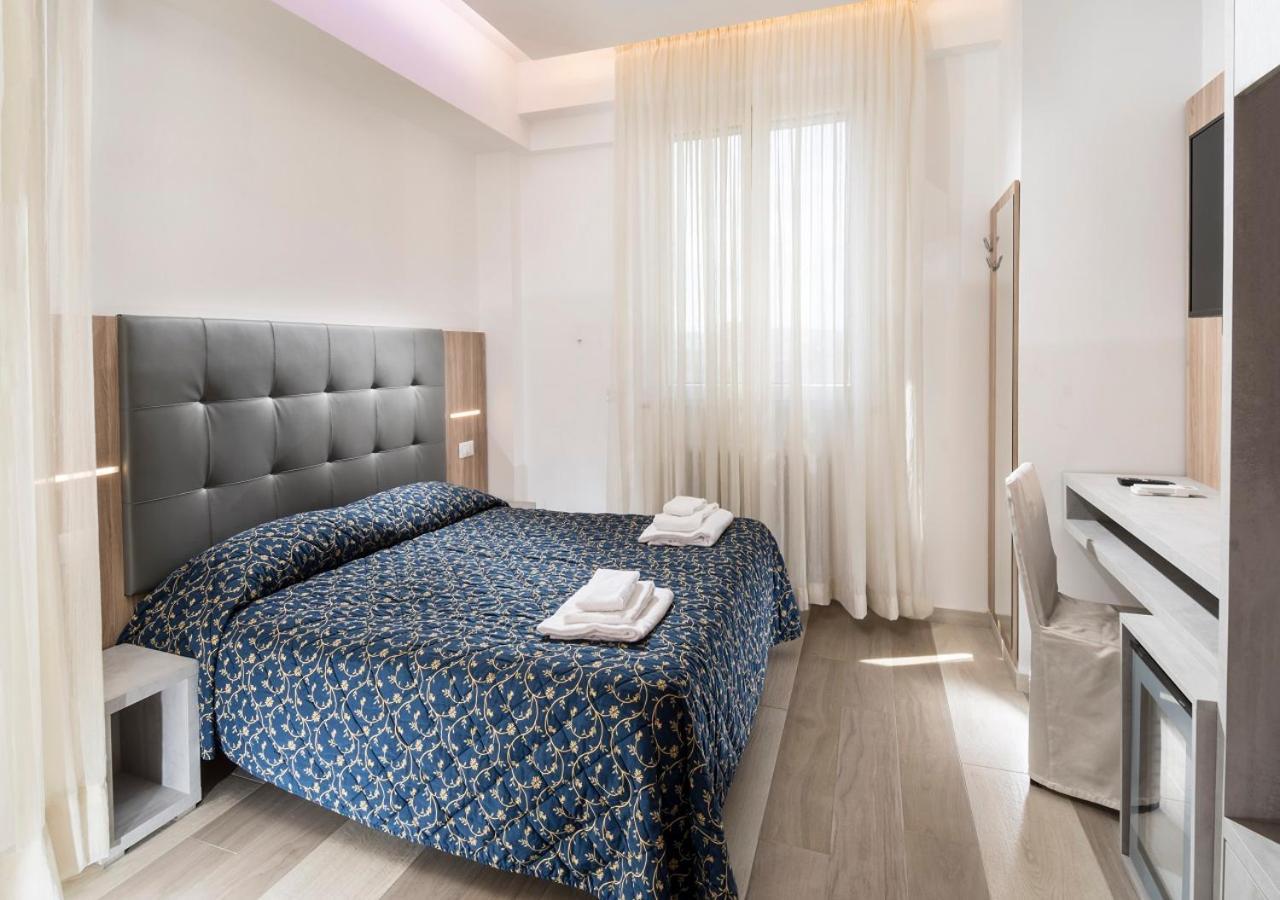 Hotel Mediterraneo Pesaro Ngoại thất bức ảnh