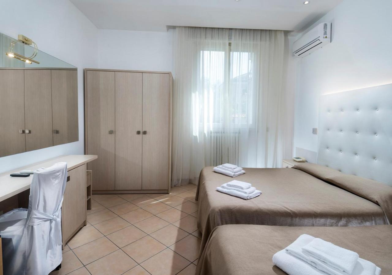 Hotel Mediterraneo Pesaro Ngoại thất bức ảnh
