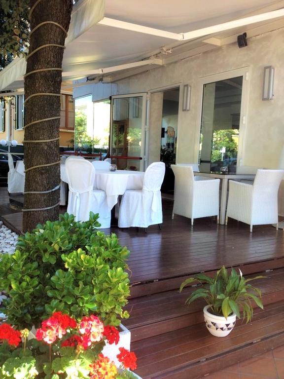 Hotel Mediterraneo Pesaro Ngoại thất bức ảnh